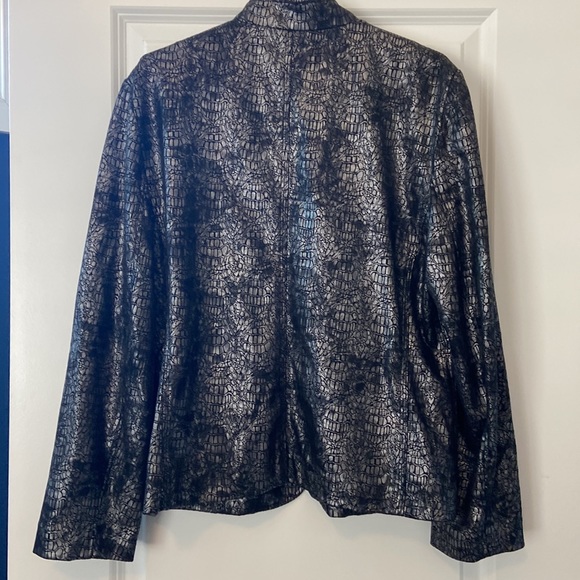 Alfred Dunner Petite women’s size 12P black/silver snakeskin pattern jacket - Picture 5 of 5